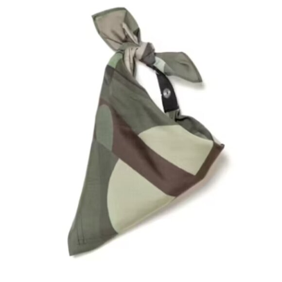 SACAI x KAWS Kid's Bib Bandana Camouflage Print Green Snap Closure - Picture 6 of 6